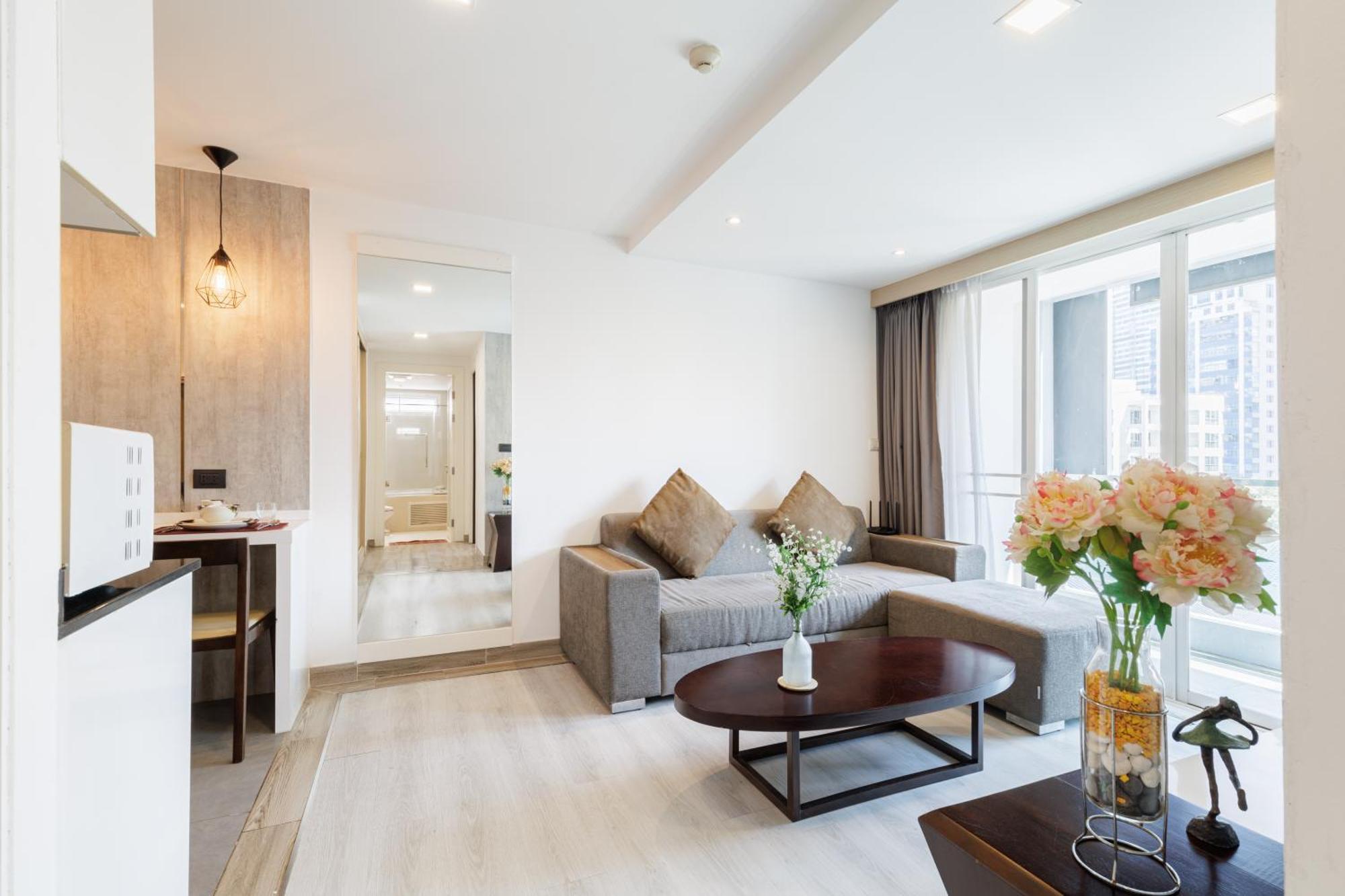 Spacious Bedroom- 2 Mins From Train Station * Bangkok